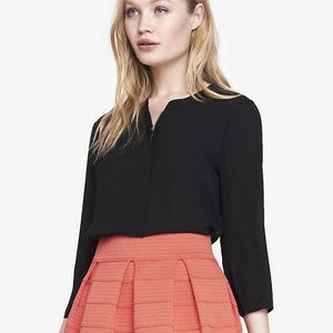 NWT
Express Black Zip Front Crepe Blouse
Size XXS